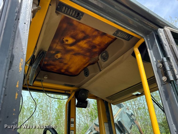 image for item DU3470 2001 John Deere 770CH motor grader