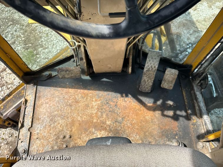 image for item DU3470 2001 John Deere 770CH motor grader