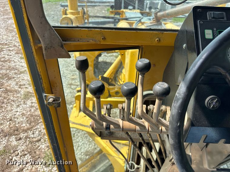 image for item DU3470 2001 John Deere 770CH motor grader