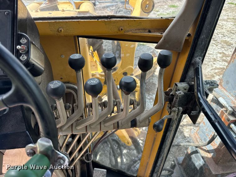 image for item DU3470 2001 John Deere 770CH motor grader