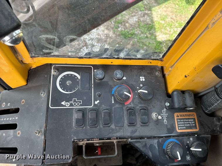 image for item DU3470 2001 John Deere 770CH motor grader