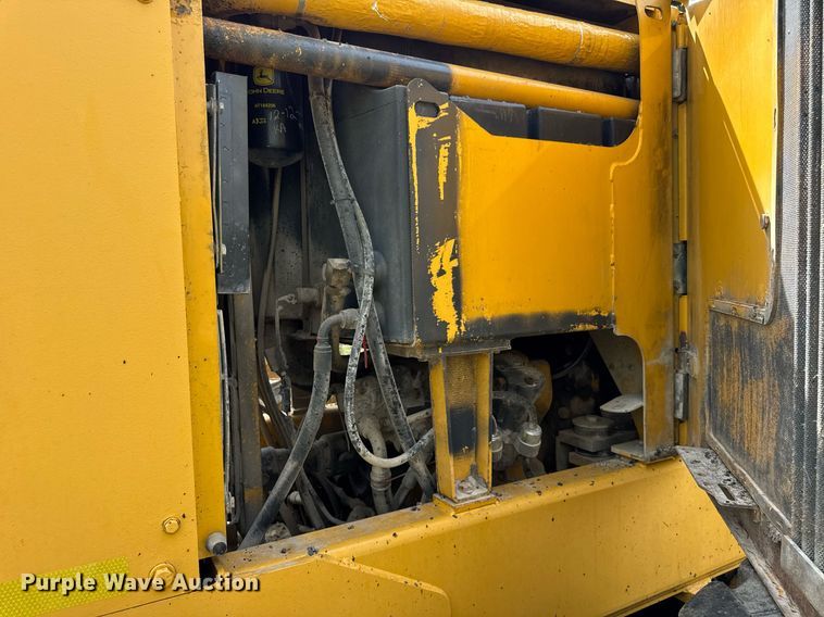 image for item DU3470 2001 John Deere 770CH motor grader