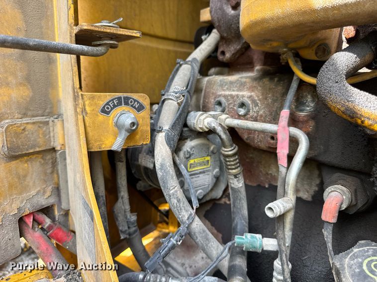 image for item DU3470 2001 John Deere 770CH motor grader