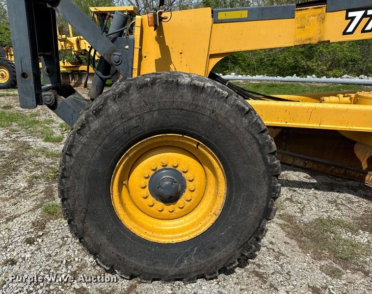 image for item DU3470 2001 John Deere 770CH motor grader