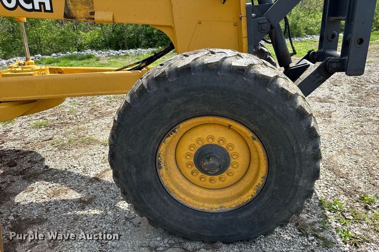 image for item DU3470 2001 John Deere 770CH motor grader