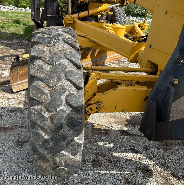 image for item DU3470 2001 John Deere 770CH motor grader