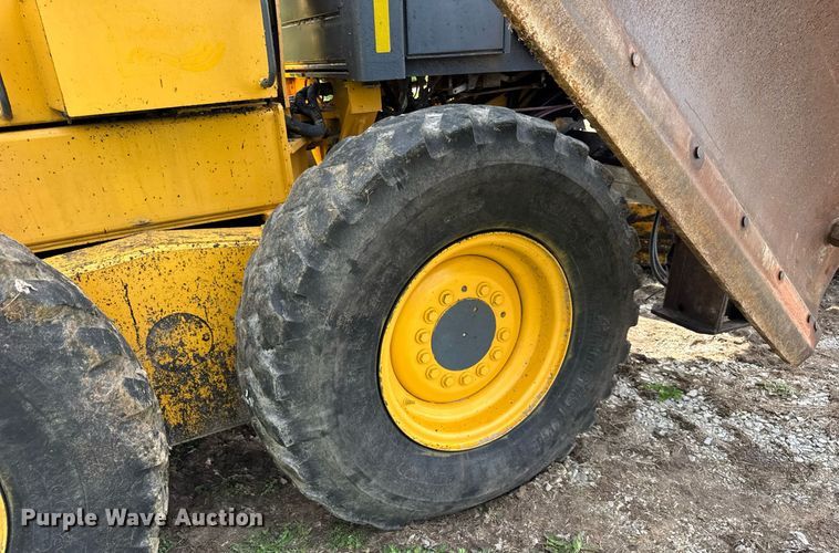 image for item DU3470 2001 John Deere 770CH motor grader