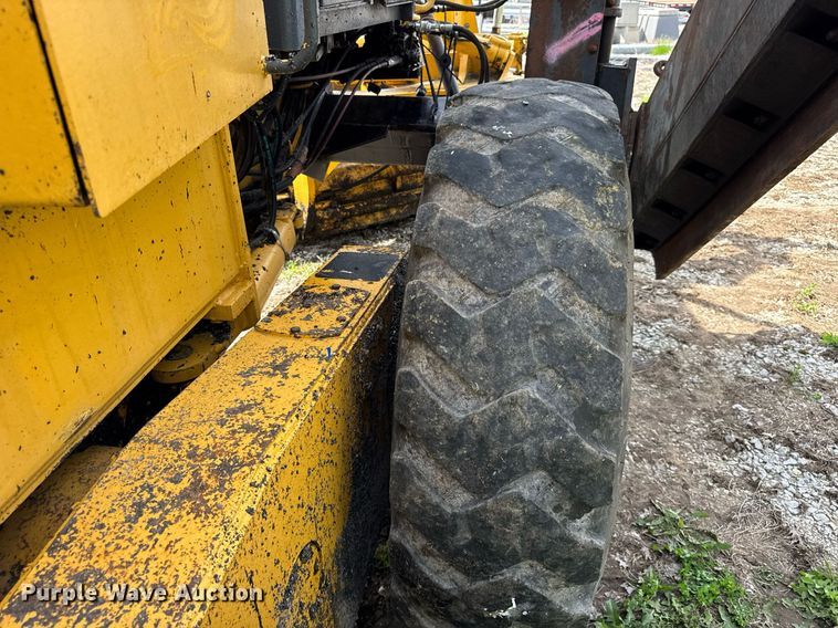 image for item DU3470 2001 John Deere 770CH motor grader