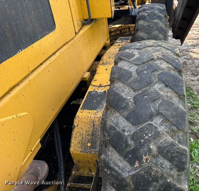 image for item DU3470 2001 John Deere 770CH motor grader