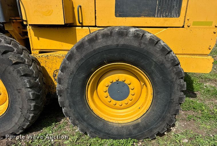 image for item DU3470 2001 John Deere 770CH motor grader