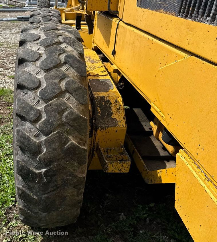 image for item DU3470 2001 John Deere 770CH motor grader