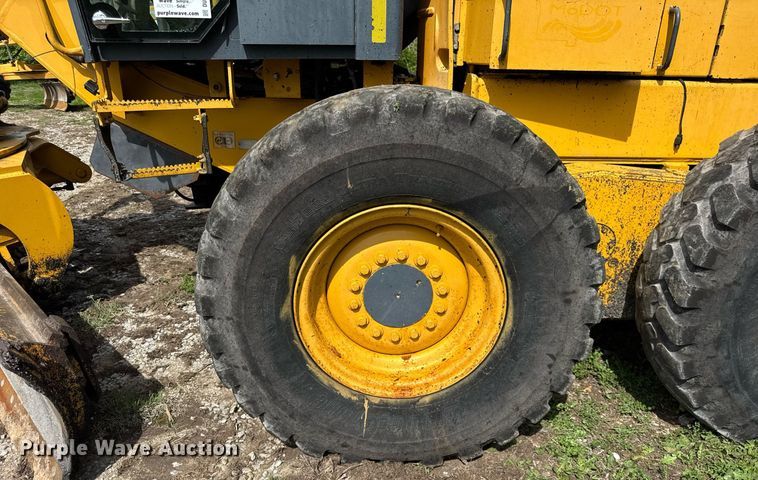 image for item DU3470 2001 John Deere 770CH motor grader