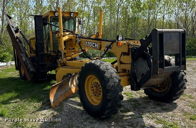 image for item DU3471 2000 John Deere 770CH motor grader