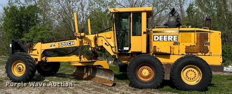 image for item DU3471 2000 John Deere 770CH motor grader