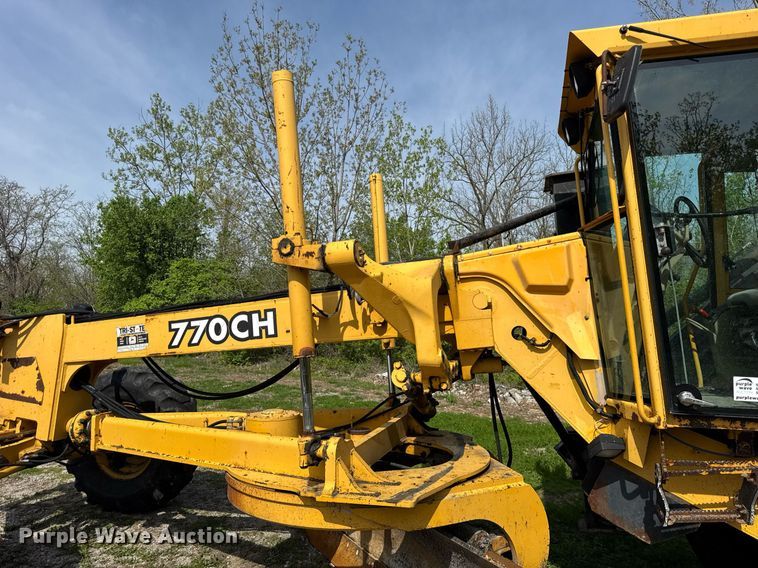 image for item DU3471 2000 John Deere 770CH motor grader