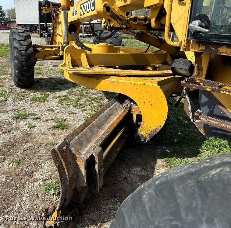 image for item DU3471 2000 John Deere 770CH motor grader