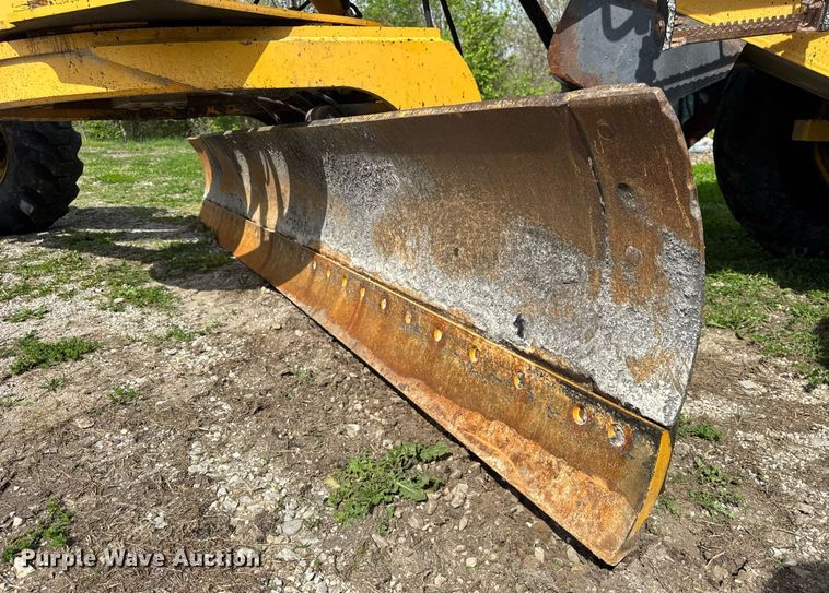 image for item DU3471 2000 John Deere 770CH motor grader