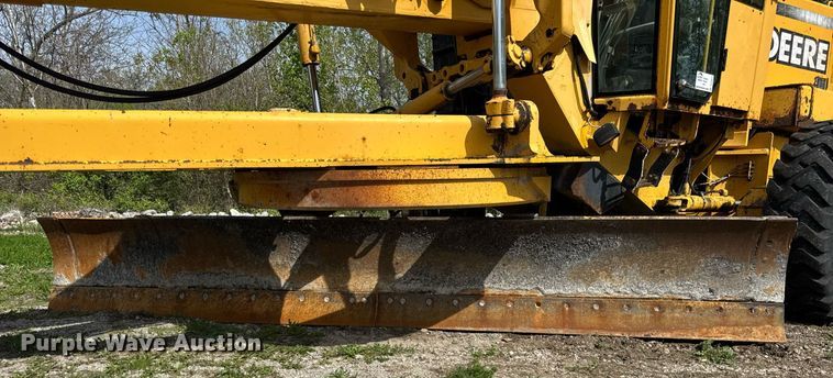 image for item DU3471 2000 John Deere 770CH motor grader