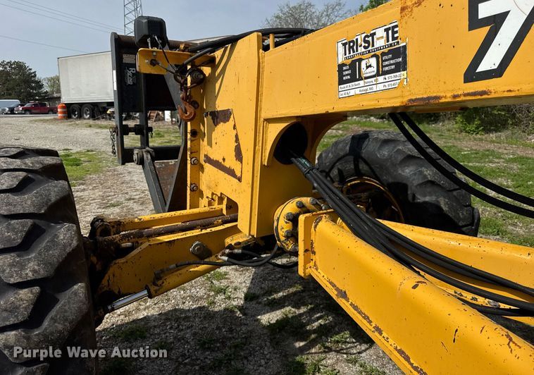 image for item DU3471 2000 John Deere 770CH motor grader