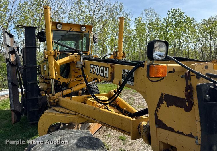 image for item DU3471 2000 John Deere 770CH motor grader