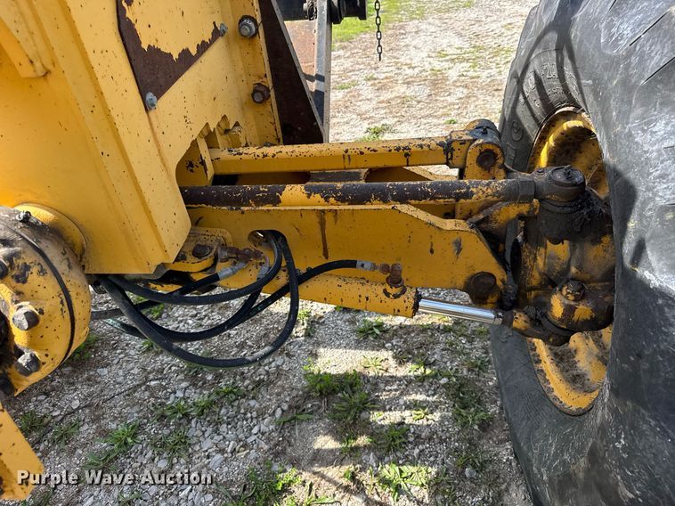 image for item DU3471 2000 John Deere 770CH motor grader