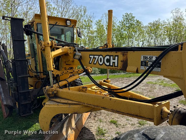 image for item DU3471 2000 John Deere 770CH motor grader