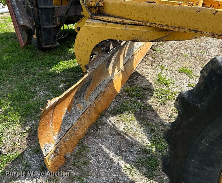 image for item DU3471 2000 John Deere 770CH motor grader