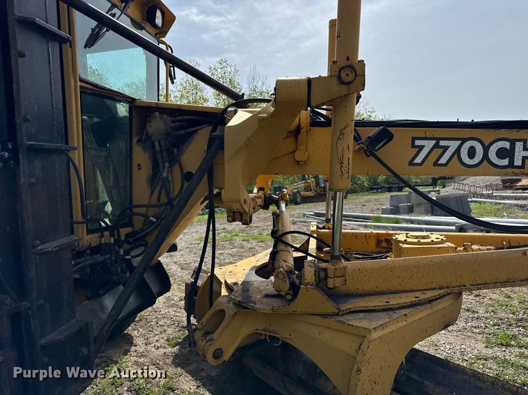image for item DU3471 2000 John Deere 770CH motor grader