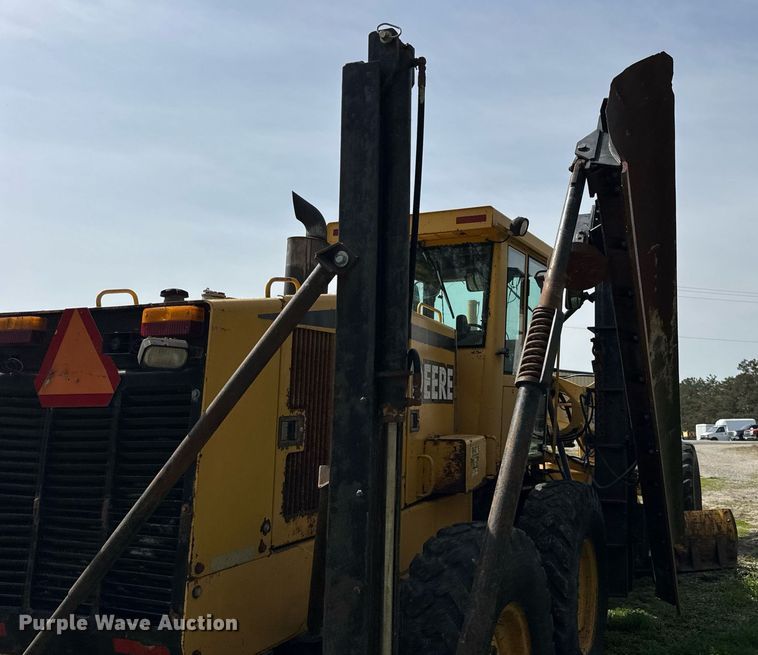 image for item DU3471 2000 John Deere 770CH motor grader