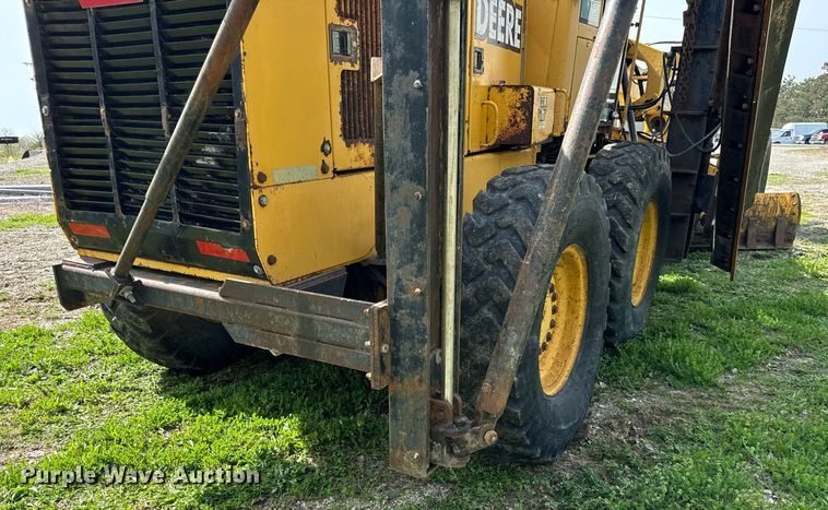 image for item DU3471 2000 John Deere 770CH motor grader