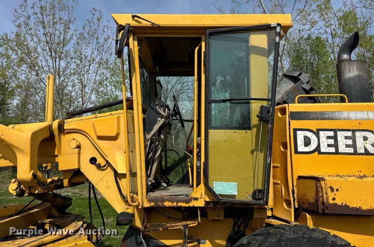 image for item DU3471 2000 John Deere 770CH motor grader