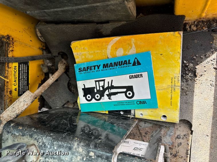 image for item DU3471 2000 John Deere 770CH motor grader