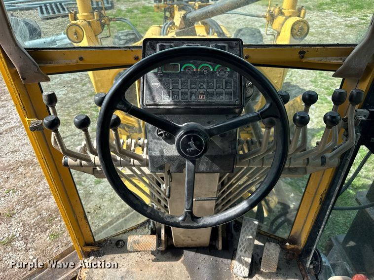 image for item DU3471 2000 John Deere 770CH motor grader