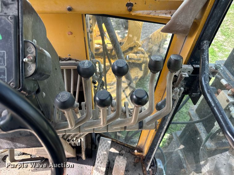 image for item DU3471 2000 John Deere 770CH motor grader