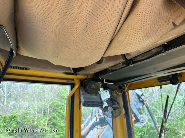 image for item DU3471 2000 John Deere 770CH motor grader