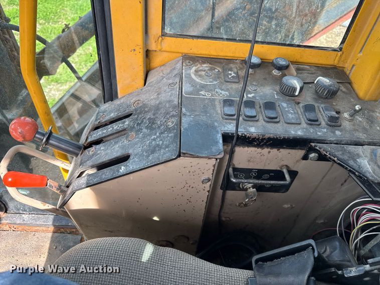 image for item DU3471 2000 John Deere 770CH motor grader