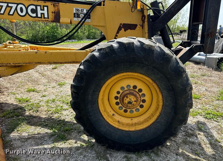 image for item DU3471 2000 John Deere 770CH motor grader