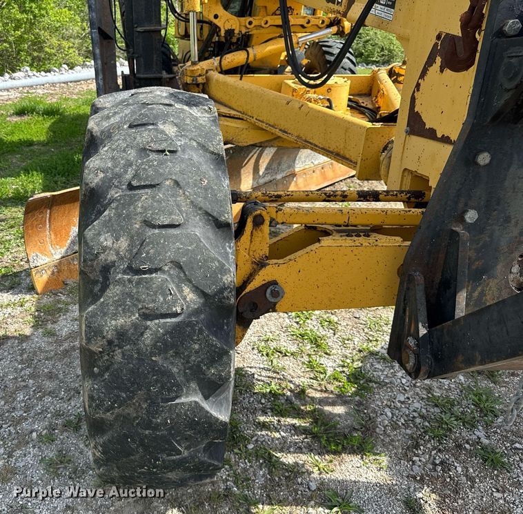 image for item DU3471 2000 John Deere 770CH motor grader