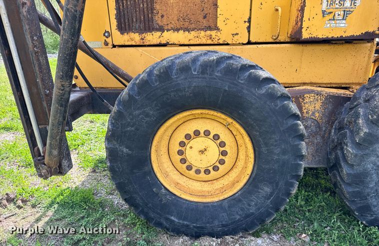 image for item DU3471 2000 John Deere 770CH motor grader