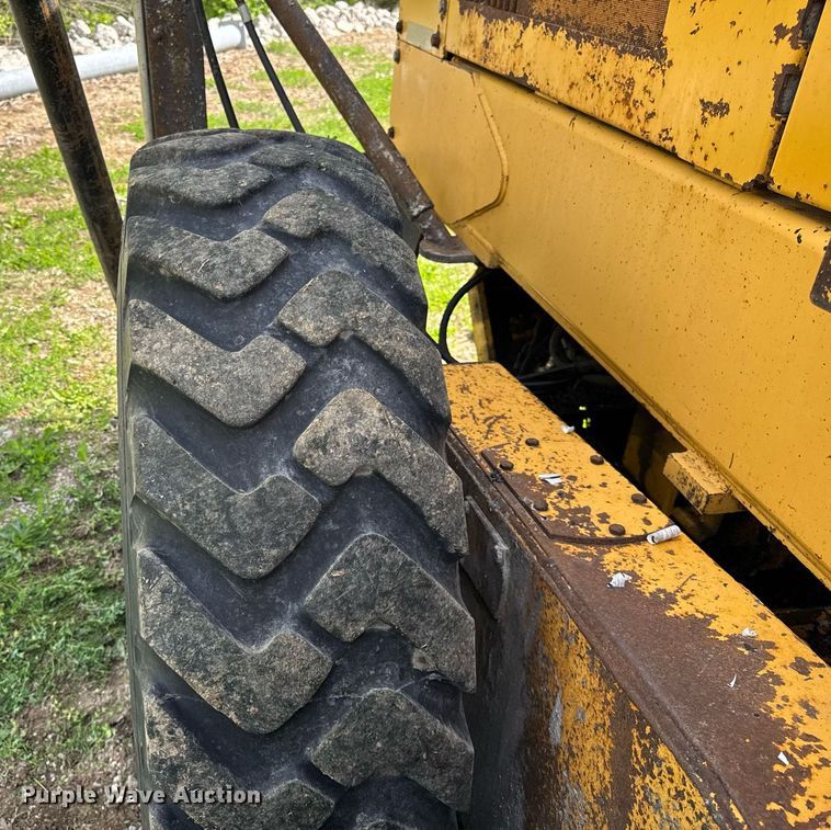 image for item DU3471 2000 John Deere 770CH motor grader