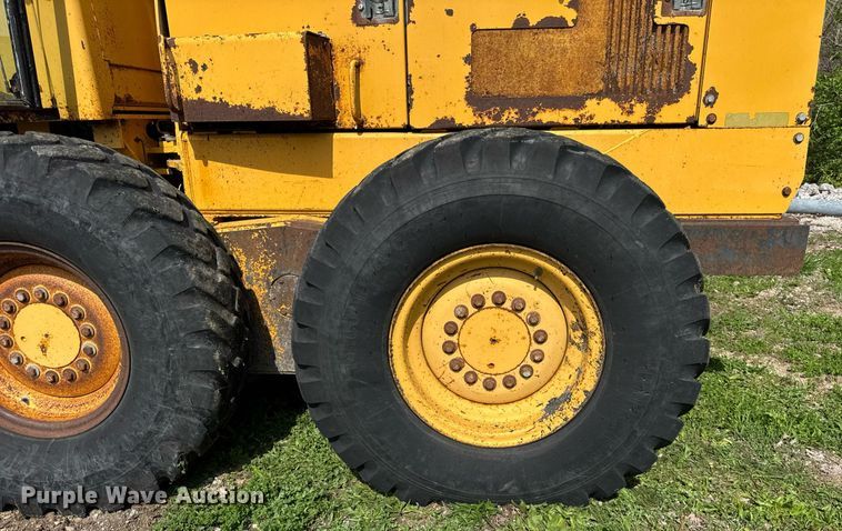 image for item DU3471 2000 John Deere 770CH motor grader