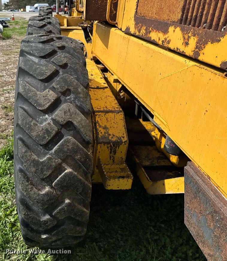 image for item DU3471 2000 John Deere 770CH motor grader