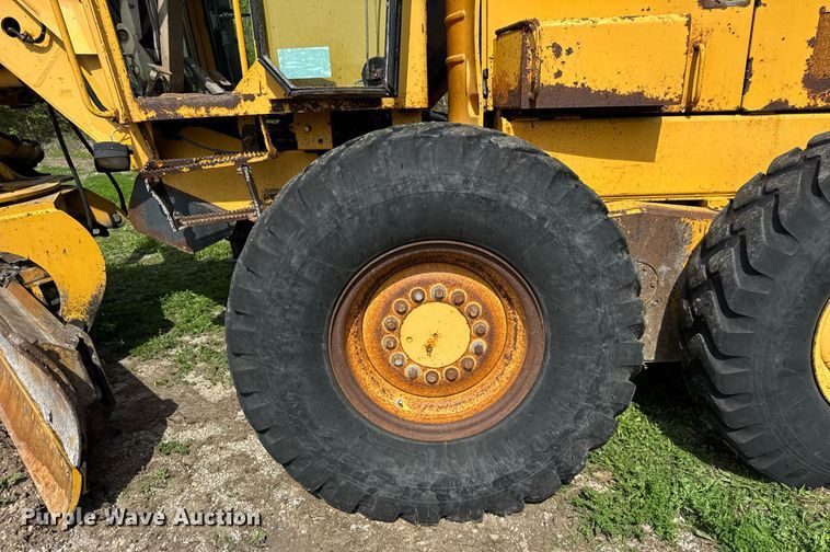 image for item DU3471 2000 John Deere 770CH motor grader