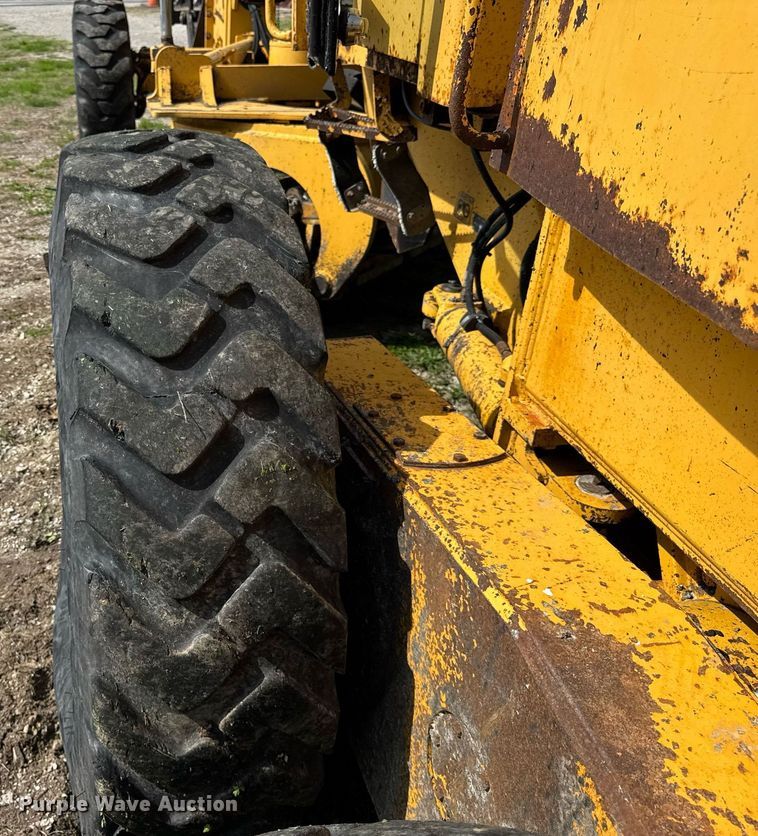 image for item DU3471 2000 John Deere 770CH motor grader