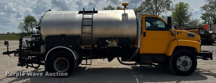 image for item DU3476 2006 Chevrolet C7500 oil distributor truck