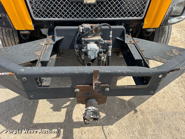 image for item DU3476 2006 Chevrolet C7500 oil distributor truck