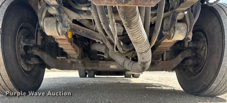 image for item DU3476 2006 Chevrolet C7500 oil distributor truck