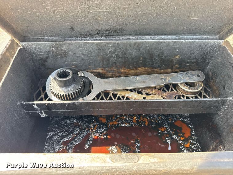 image for item DU3476 2006 Chevrolet C7500 oil distributor truck