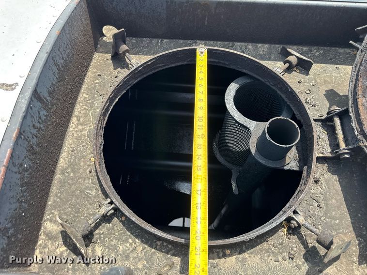 image for item DU3476 2006 Chevrolet C7500 oil distributor truck