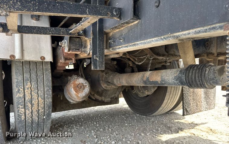 image for item DU3476 2006 Chevrolet C7500 oil distributor truck